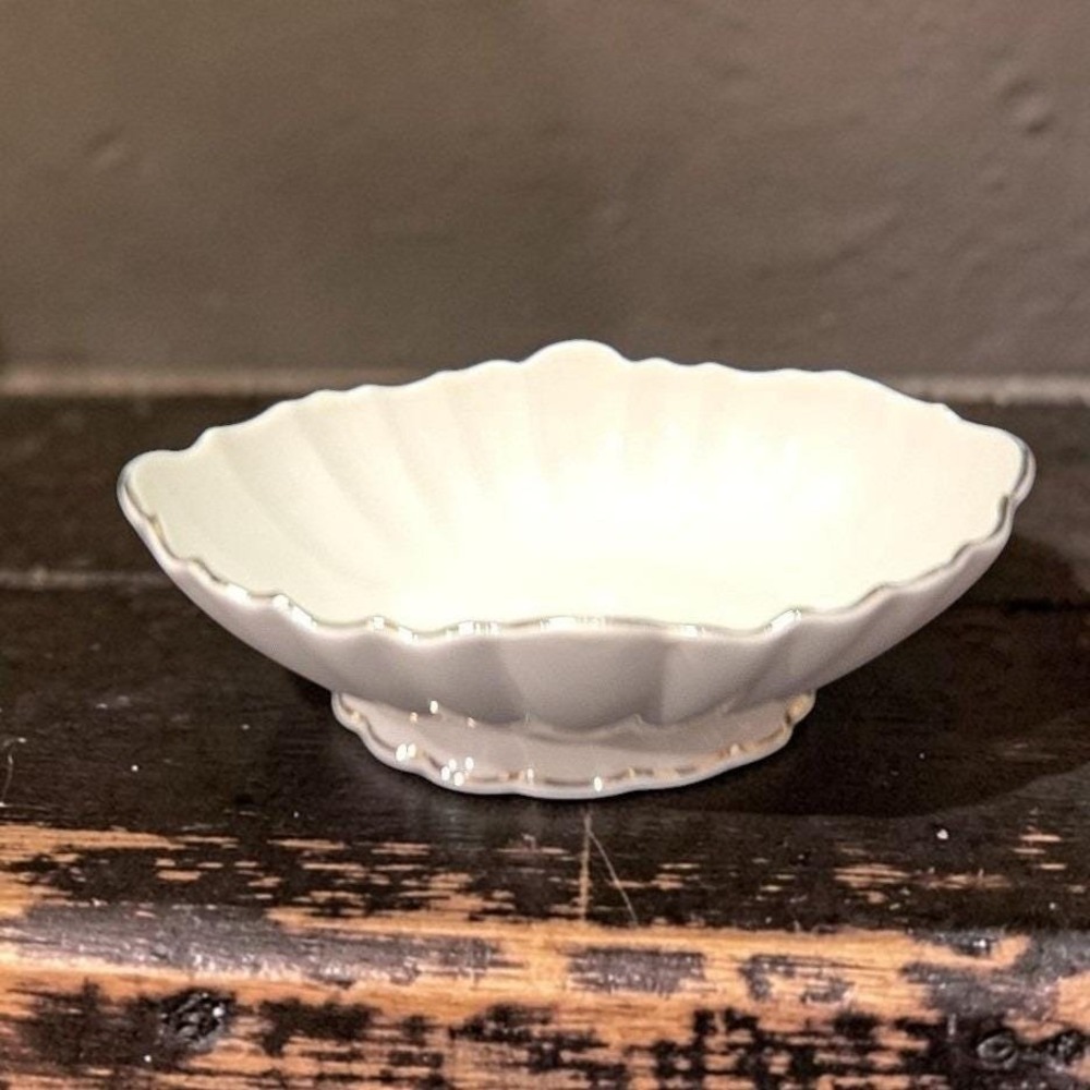 Teleflora Ceramic Cream Bowl, Vintage Footed Trinket Dish, Gold Trim Centerpiece
